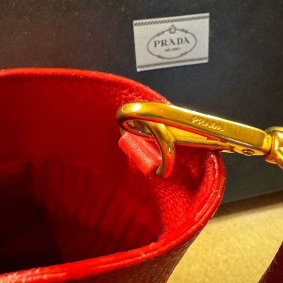 Prada Large Vitello Tote - Picture 5 of 14